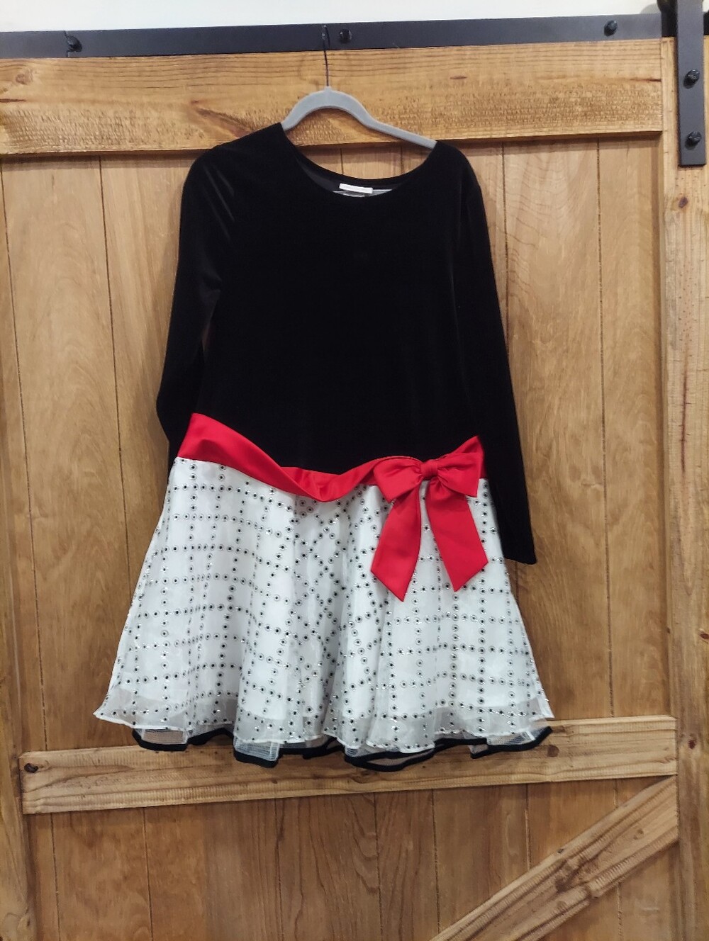 Bonnie Jean Black Velvet and White Tulle Dress with Red Bow Girls Size 20.5